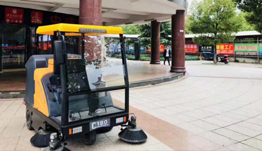 C180駕駛式掃地車服務(wù)于安徽工程大學